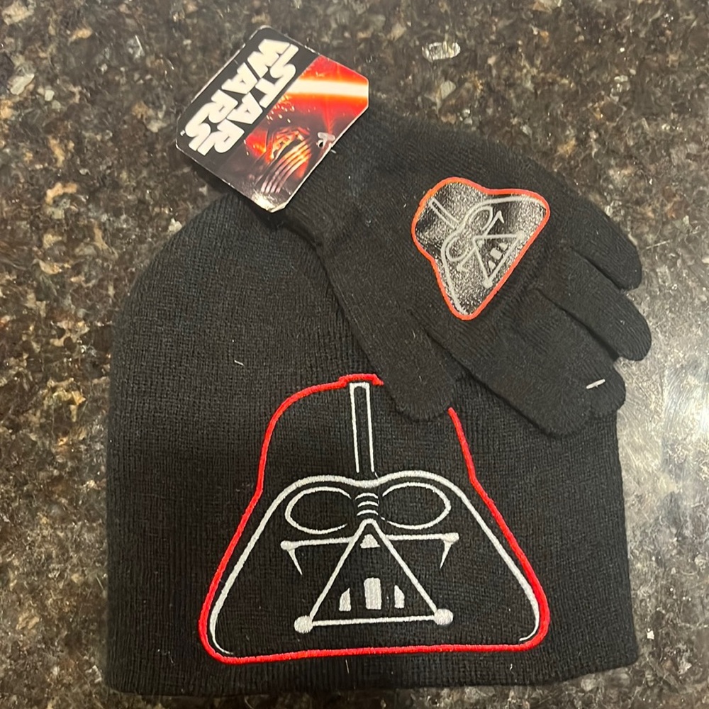NWT- Star Wars Hat and Gloves Set- Kids